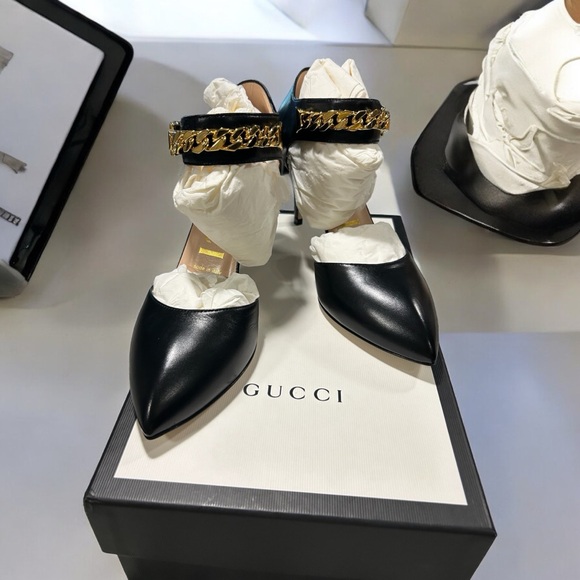 Gucci Sylvie Chain Pumps - Picture 9 of 13